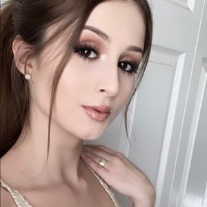 Meet your Posher, Adriana